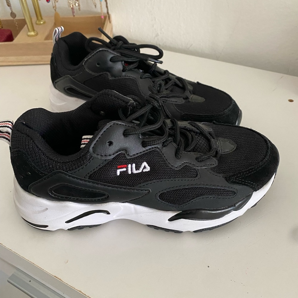 FILA Ray Tracer black and white sneakers